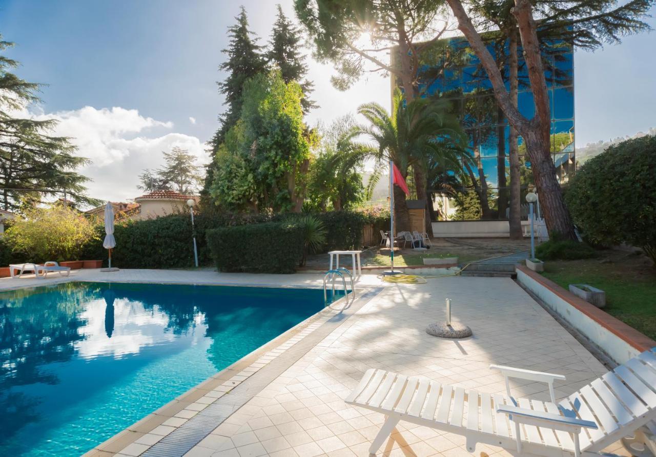 I Giardini Del Sole Con Piscina By Wonderful Italy Apartment Sanremo Exterior photo